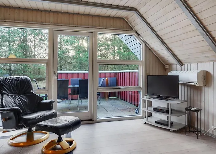 Gunloeg - 3-1km From The Sea By Interhome