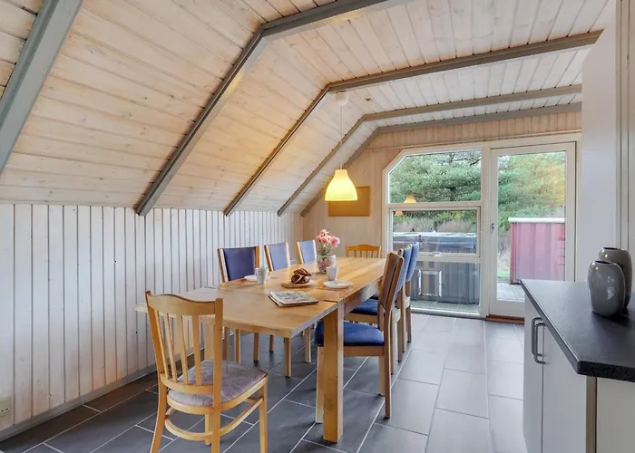 Gunloeg - 3-1km From The Sea By Interhome